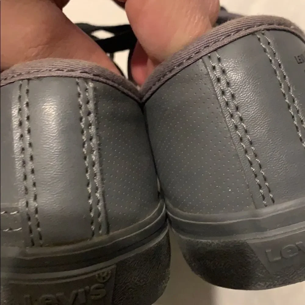 Levi’s boy shoes 👟 - Picture 4 of 5